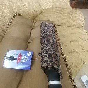HOT HEADZ Cheetah Smart Umbrella, NEW *